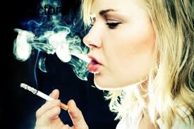 زن سیگاری